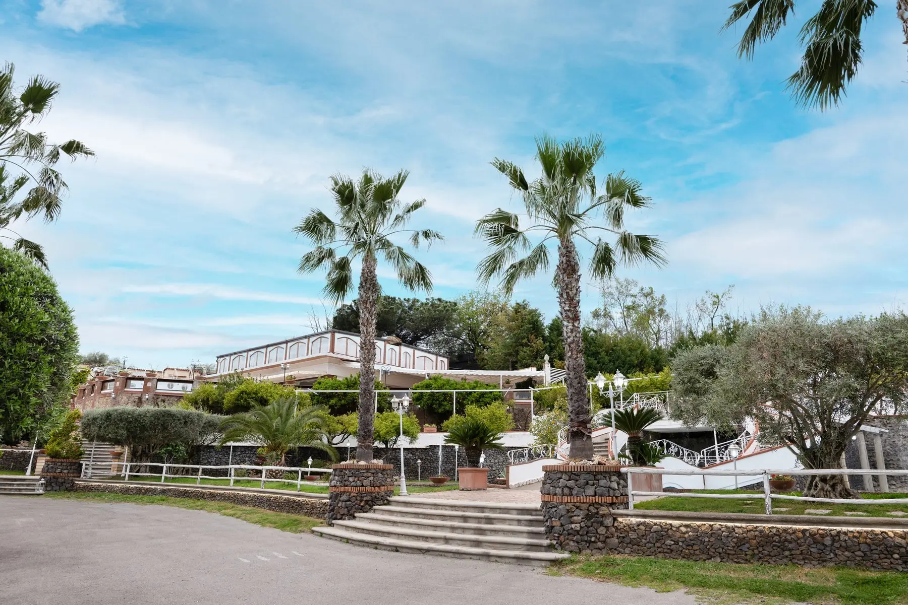 Giardino curato di Tenuta Bergamasco, location per matrimoni a Boscotrecase